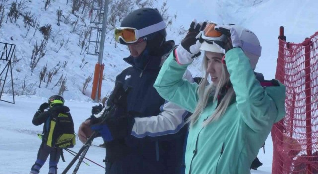Charter seferi ile Erzuruma gelen ilk Rus kafile Palandökende kayak yapmaya başladı
