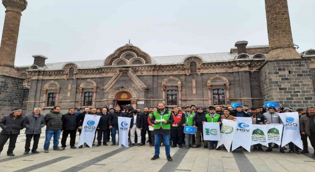Çinin Doğu Türkistandaki zulmü Karsta protesto edildi