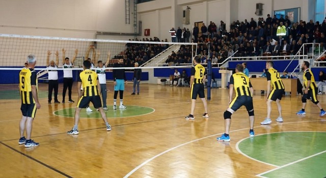 Çivrilde kenardan yapılan müdahale final maçını 2 saat uzattı