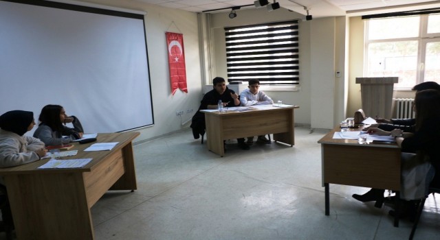 Cizrede liseler arası münazara yarışması başladı