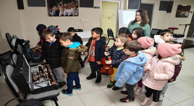 Çocuklar enstrümanları tanıyor