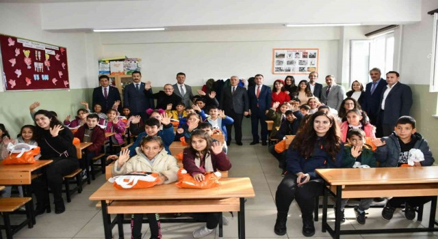 Çorluda okulun yenilenen konferans salonu açıldı