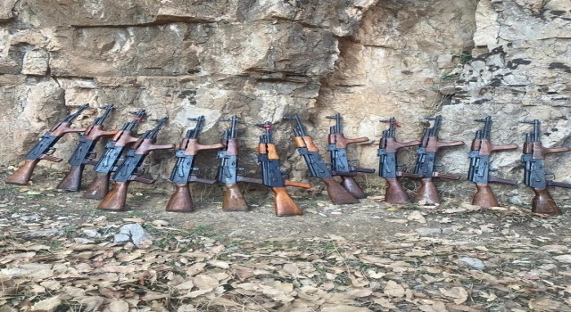 Cudide teröristlere ait depoda 13 kalaşnikof ele geçirildi