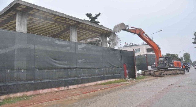 Çukurovada kaçak yapılar yıkıldı