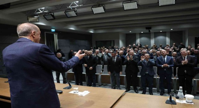 Cumhurbaşkanı Erdoğan, İstanbulda minibüs odaları başkanları ve şoförlerle bir araya geldi