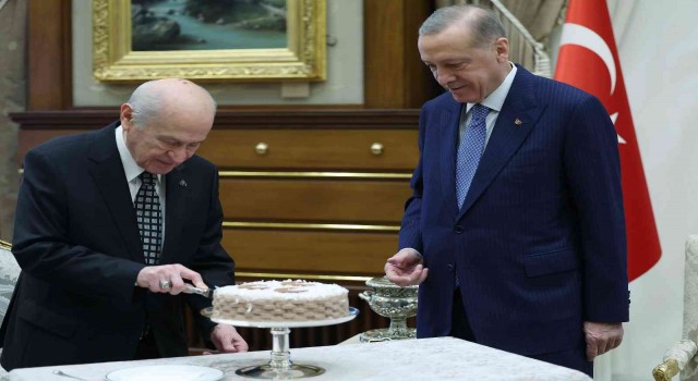 Cumhurbaşkanı Erdoğandan Bahçeliye erken doğum günü sürprizi