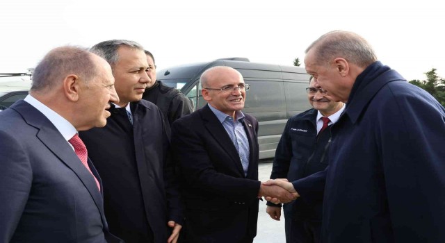 Cumhurbaşkanı Erdoğanın yanında dikkat çeken isim
