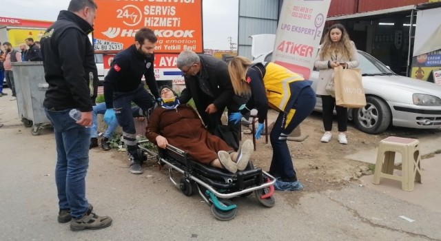 D-100de halk otobüsü tıra çarptı: 7 yaralı
