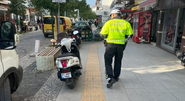 Datçada trafik ekipleri engelleri kaldırıyor