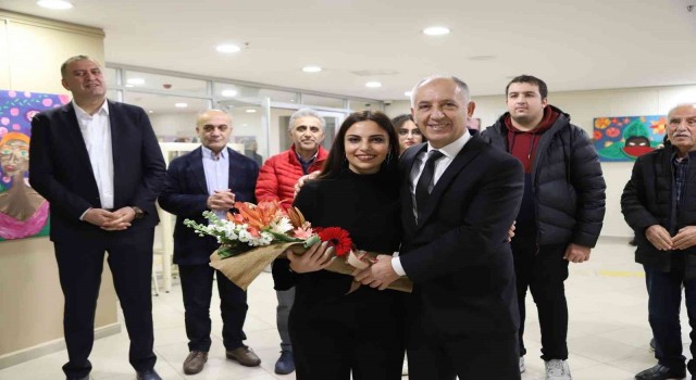 ‘De Rien resim sergisi Kartal Belediyesinde açıldı