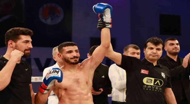 Demir Yumruk İzzettin Altunsöz, rakibini bayılttı