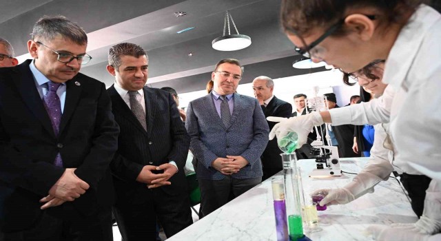 Denizlide öğrencilerin gelişimine katkı sağlayacak laboratuvar açıldı