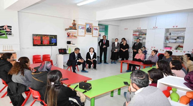Denizlide veliler aile okulu eğitimleriyle destekleniyor