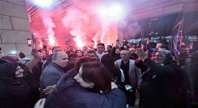 Denizlinin şampiyon kızlarına görkemli karşılama