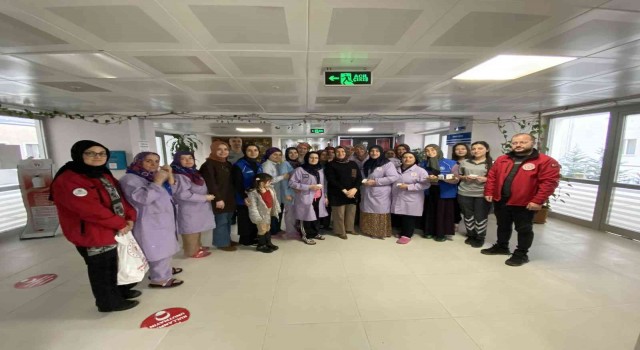 Depremde ailelerini aratmadılar