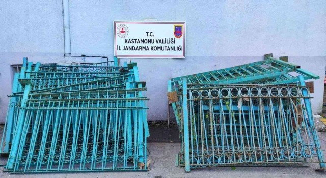 Dere kenarlarından 600 bin TL değerinde demir korkuluk çalan şahıslar yakalandı