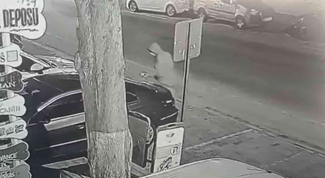Didim Belediyesi Zabıta Müdürü Hacıfettahoğlunun aracına saldırı