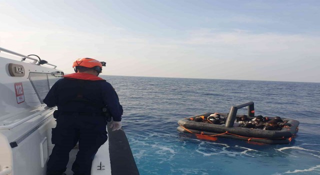 Didimde 16 düzensiz göçmen kurtarıldı