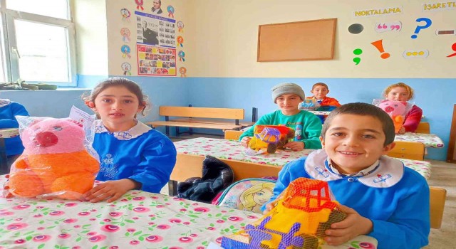 Digorda çok çalışma sözüne oyuncak