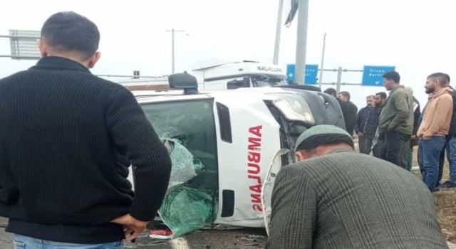 Diyarbakırda ambulans kazası: 1 ölü, 5 yaralı