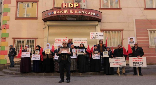 Diyarbakırda evlat nöbetine 2 aile daha katıldı