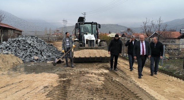 Doğanşehirde kilitli parke taş çalışmalarına hız verildi