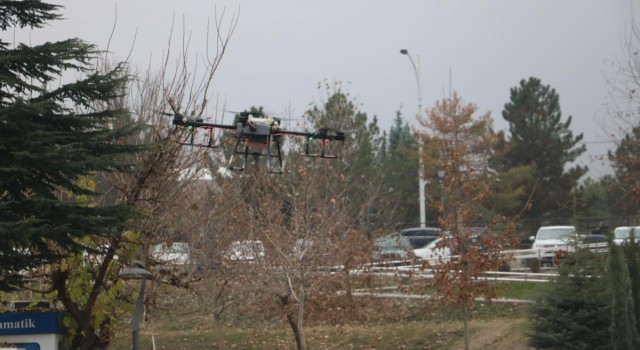 Doğu Anadoluda tarım alanlarının yüzde 70i dronlarla ilaçlanıyor
