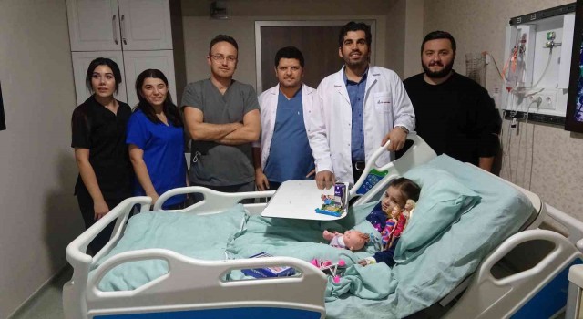 Doktorların umudunu kestiği küçük Mira, Türkiyede sağlığına kavuştu