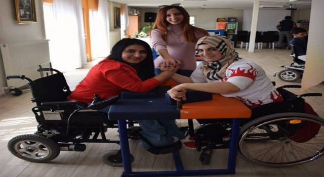 Dramdan doğan başarı engelli sporcu Elif Çelik: Müdür okula kabul etmemişti, şimdi Türkiye birinciliğim var”