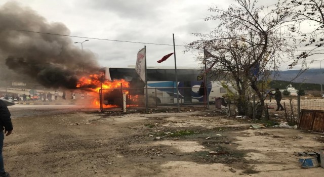 Duman kokusu 21 yolcuyu alevlerin arasında kalmaktan kurtardı