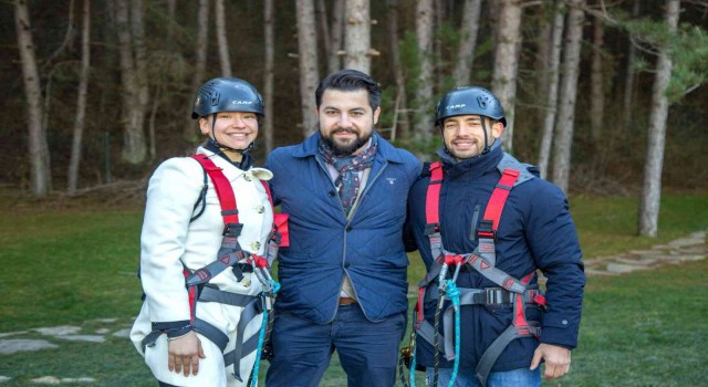 Dünya Şampiyonları termal kasabayı gezdi, zipline yaptı