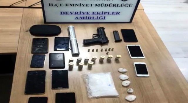 ‘Dur ihtarına uymayan araçtan uyuşturucu ve tabanca çıktı
