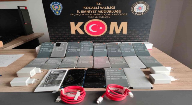 Durdurulan araçtan 21 kaçak telefon ele geçirildi