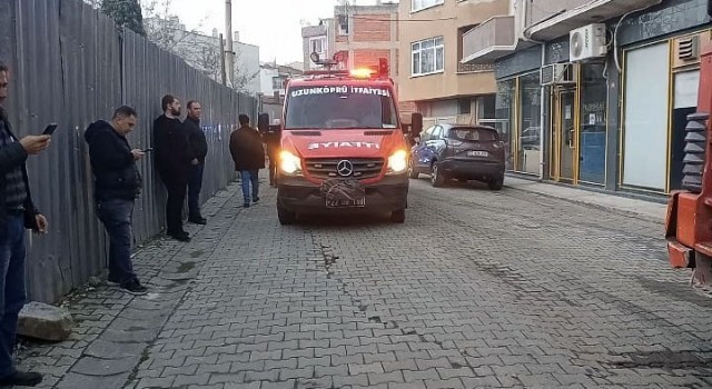 Edirnede çatıda çıkan yangın paniğe neden oldu