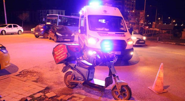 Edirnede otomobille çarpışan motosikletli kurye yaralandı