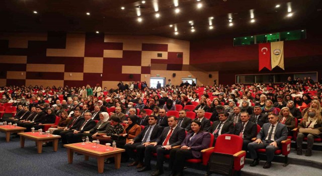 Edirnede panelde kadınlar el emeği ürünlerini tanıttı