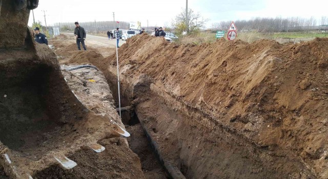Edirnede üstüne toprak yığını düşen işçi ağır yaralandı