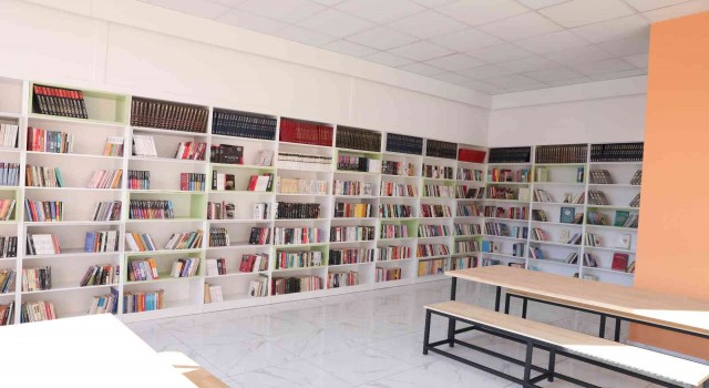 Efelerde 8inci Kitap Kafe kapılarını açıyor