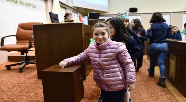 Eko-Okullar “Çevre Çocuk Meclisi” başkanını seçti
