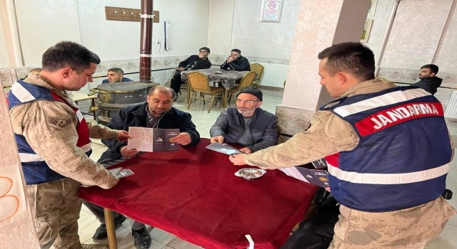 Elazığda jandarma ekipleri vatandaşları bilgilendirdi