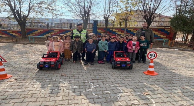 Elazığda öğrencilere trafik güvenliği eğitimi verildi
