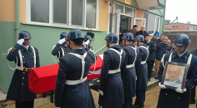 Emekli asker son yolculuğuna törenle uğurlandı