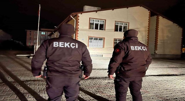 Emirdağda mahalle ve çarşı bekçileri gece denetimlerini arttırdı