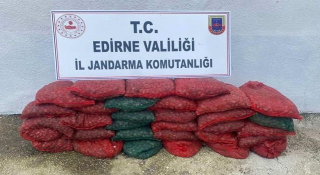 Enezde 1 ton kum midyesi ile yakalanan şahıslara 297 bin lira ceza