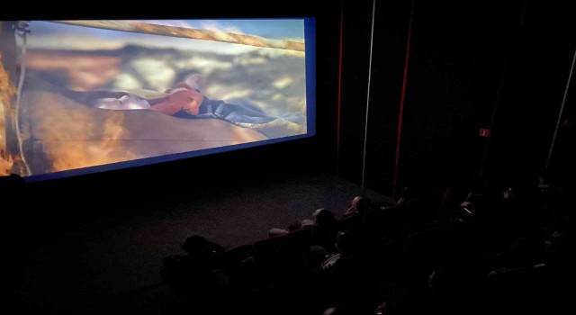 Engelli bireyler, Milletvekili Serkan Bayramın hayat mücadelesinin anlatıldığı filmle motive oldu