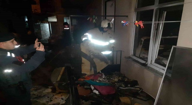 Erdekte elektrikli battaniye evi küle çevirdi