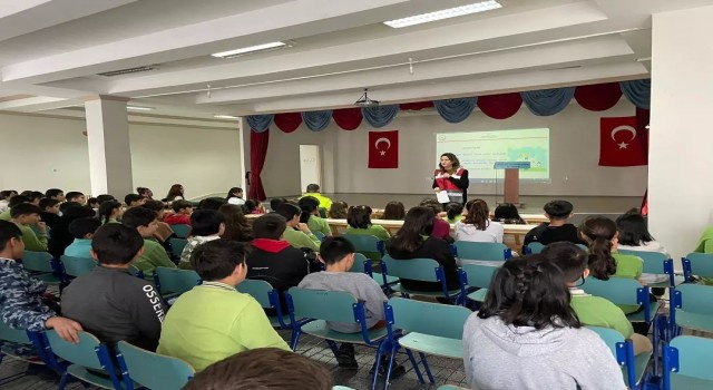 Erzincanda öğrencilere suçtan korunma yöntemleri anlatılıyor