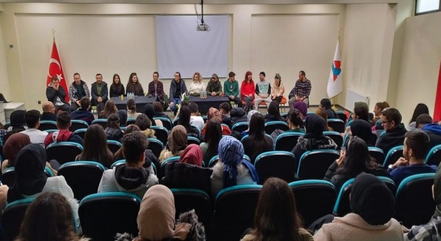 Erzurum DT oyuncuları, öğrencilerle söyleşti