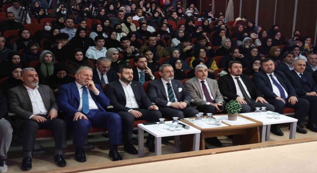 Esenlerde İstanbul Liseler Arası münazara yarışmasında final heyecanı