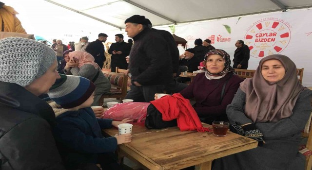Esenlerde vatandaşlar çayla ısındı